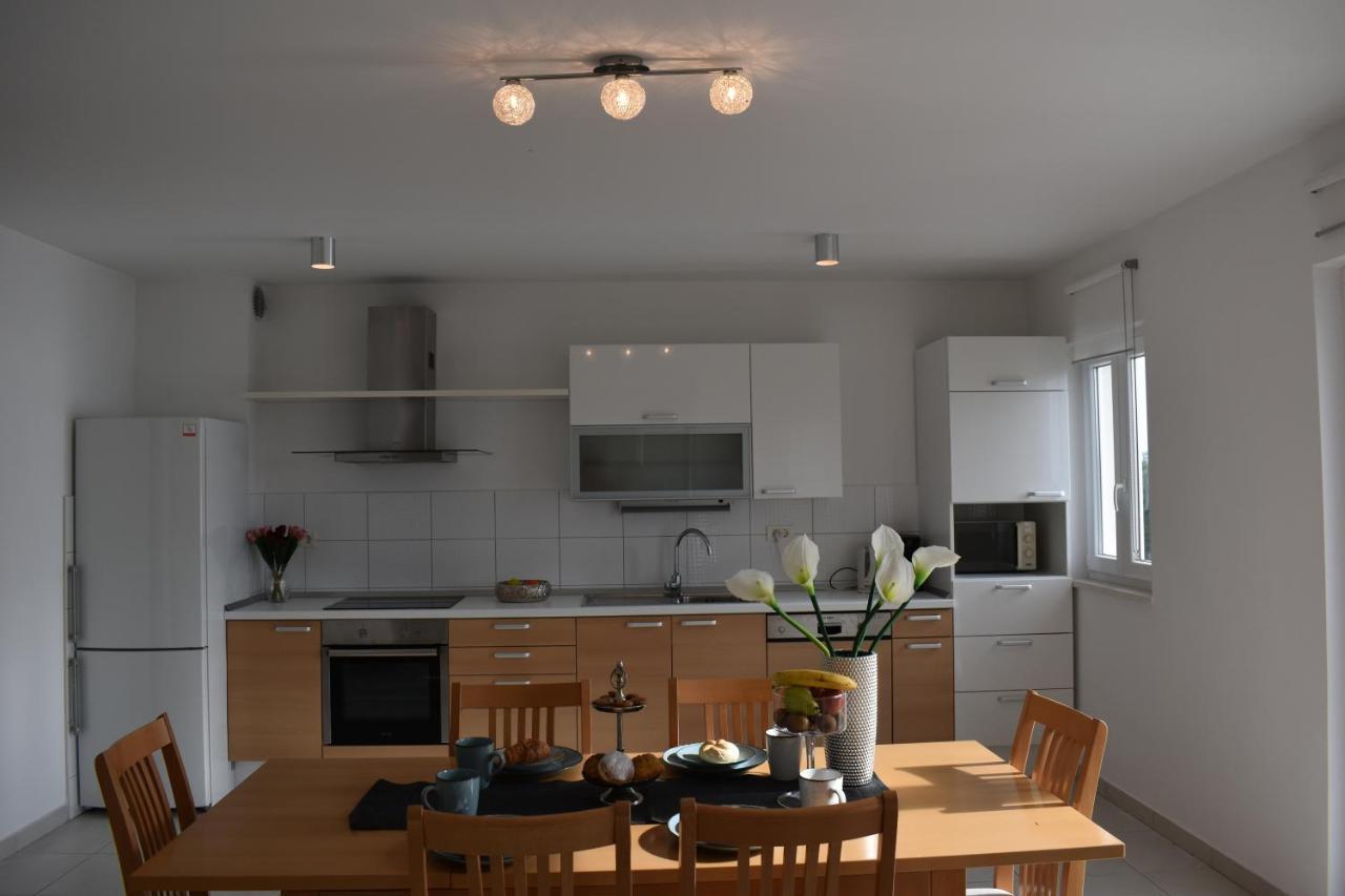 Apartments Villa Carica B&B Мимице Экстерьер фото